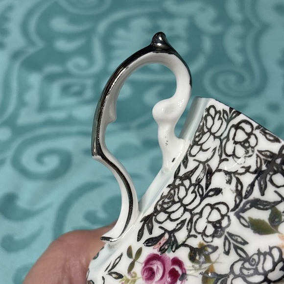 Elizabethan Fine Bone China Teacup & Saucer England - Picture 15 of 16